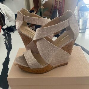 Bcbg woven natural cream wedges